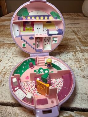 1989 Bluebird Polly Pocket "Polly's Flat